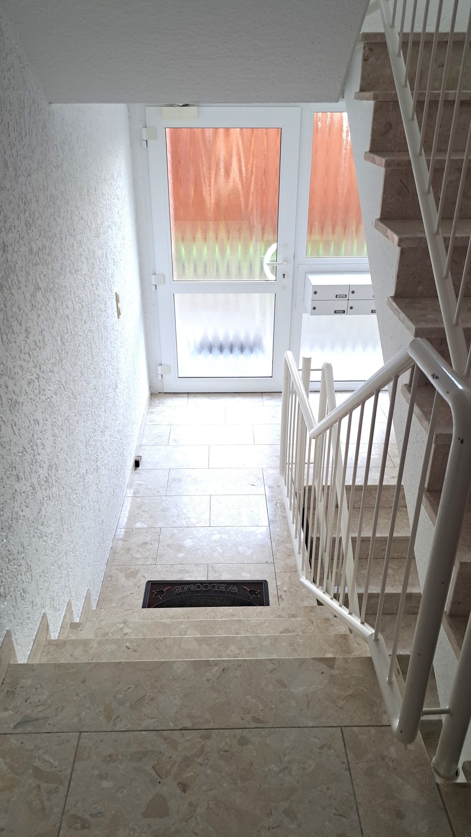 Eingang-Treppenhaus